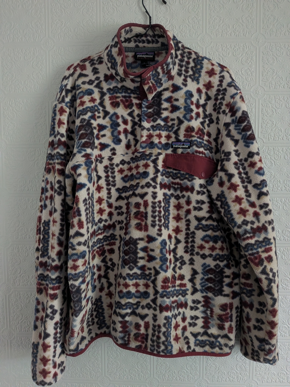 Patagonia Men’s Cream Fleece Jacket with Red and Blue Pattern